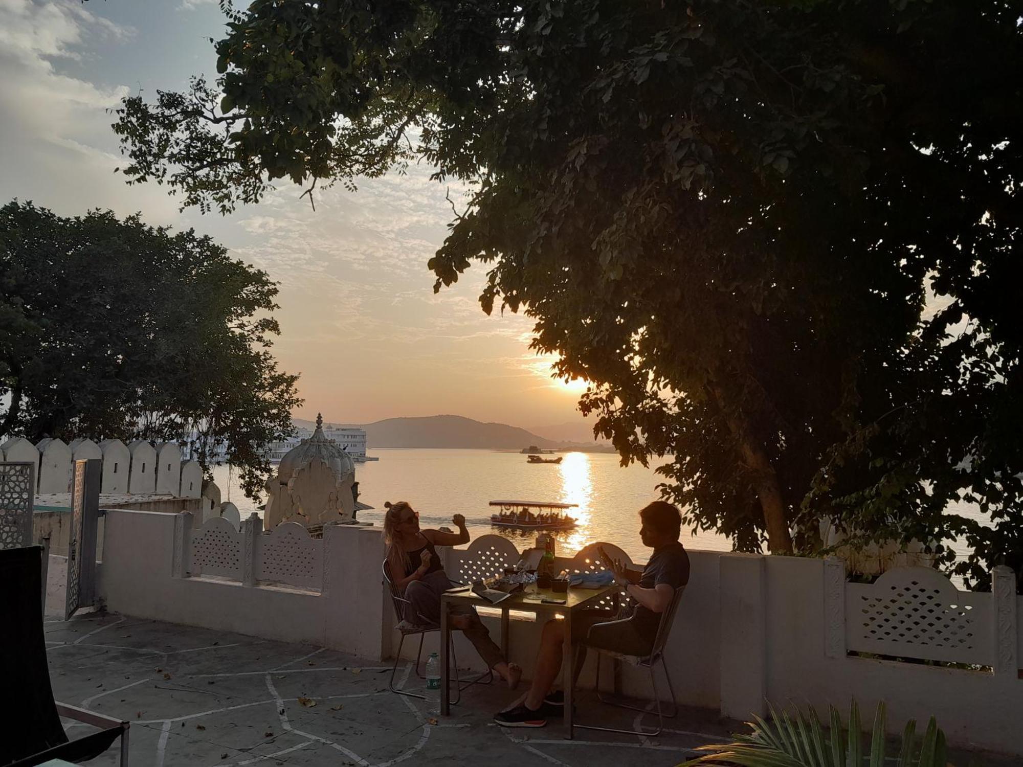 Paddy'S Loft The Lake View Hostel أُودايبور المظهر الخارجي الصورة